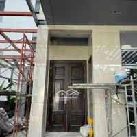 Giá Siêu Rẻ Căn Nhà Phố Đã Bàn Giao Nhà Diện Tích 220M2 ( 38 Triệu/M2), Vị Trí Cực Đẹp, Nhận Nhà Ngay