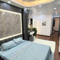 Thái Hà - Phân Lô Vip - Thoáng Trước Sau - Vài Bước Ra Phố - Oto Vòng Quanh - Giá: 7. Xtỷ