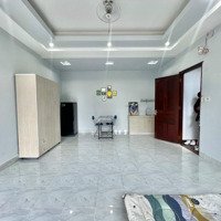 Căn Hộ Studio Ban Công Rộng 35M2 Full Nội Thất Ngay Đh Công Thương