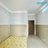 Phòng Ban Công Lớn Trần Hưng Đạo Quận 5 Sát Đại Học Sư Phạm Chỉ Tính Điện Nước - Có Thang Máy