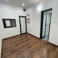 Bán căn hộ Tập thể Cơ khí Hà Nội, đối diện Royal City, 70m2, nhà đẹp ở luôn, gần ngay mặt phố