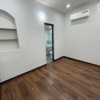 Bán căn hộ Tập thể Cơ khí Hà Nội, đối diện Royal City, 70m2, nhà đẹp ở luôn, gần ngay mặt phố