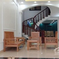 Cho Thuê Nhà Sân Cổng Phố Văn Cao, Diện Tích: 75M2, 4 P.ngủ Khép Kín.