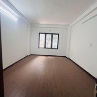 Cho Thuê Nhà Nguyên Căn Mới Xây Ngõ Phố Hoàng Mai - 30Mx 5 Tầng 3Ngủ + Bếp Gia 11 Triệu