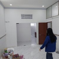 Nhà 90M2. 3 Phòng Ngủ. 4 Nhà Vệ Sinh. Tiện Ở Và Kinh Doanh Online. Cách Đường Lớn 15M.