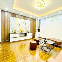 Bán Nhà Đường Nguyễn Văn Cừ Đẹp Không Tì Vết 39M X 7T Vừa Ở Và Kết Hợp Làm Văn Phòng Rất Ok