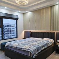 Bán Căn Hộ Chung Cư Oriental Plaza, Âu Cơ - Tân Phú, 2 Phòng Ngủ 2 Vệ Sinh Giá Bán 2.8 Tỷ. Liên Hệ: 0902 369 930