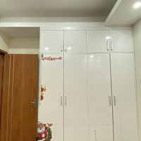 Chính Chủ, 69,5M2 ( 2 Phòng Ngủ 2Wc), Thoáng Đẹp, Tầng Trung, Vị Trí Đẹp, Nhiều Tiện Ích, Trung Tâm