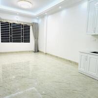 Cần bán gấp nhà phân lô phố Trần Quốc Hoàn 40m2, 6T, thang máy, ô tô tránh,full nội thất, nhà đẹp ở luôn