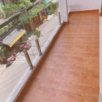 Phòng Chdv Phú Nhuận Lầu 5 - 40M2 Ban Công Rộng Thang Máy, Tách Bếp