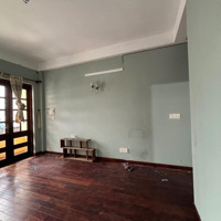 Phòng Mới , 30 M2, Có Máy Lạnh, Nhà Thoáng Mát, Giá Bán 4 Triệu.