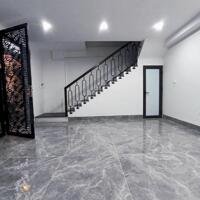 NHÀ PHỐ THẠCH BÀN, Ô TÔ ĐỖ CỔNG. DT: 30M2, GIÁ 5.5 TỶ.