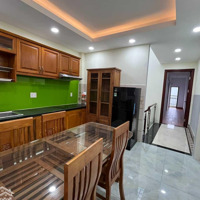 Căn Hộ 2 Phòng Ngủ60M2, Ban Công Lớn, Full Nội Thất, Nguyễn Văn Thương, Gần Ngã Tư Hàng Xanh