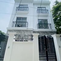 Nhà mới tinh 3 tầng 35m2, full nội thất, ô tô  đỗ gần nhà, gần đại học thể dục thể thao, giá 1.8 tỷ