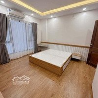 Bán Nhà Hoa Lâm, Long Biên; Ô Tô Đỗ Cửa, Nhà Thuộc Khu Vực Sầm Uất, Diện Tích 30M2