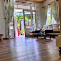 CHO THUÊ VILLA SÂN VƯỜN TRUNG TÂM ĐÀ LẠT, ĐƯỜNG HẺM Ô TÔ HÙNG VƯƠNG, 6PN FULL NỘI THẤT 25TR, LH 0888-113-882