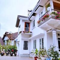 CHO THUÊ VILLA SÂN VƯỜN TRUNG TÂM ĐÀ LẠT, ĐƯỜNG HẺM Ô TÔ HÙNG VƯƠNG, 6PN FULL NỘI THẤT 25TR, LH 0888-113-882