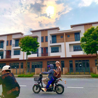 Bán Căn Shophouse 120M2 Ngay Trường Học Và Công Viên Nội Khu Centa Vsip