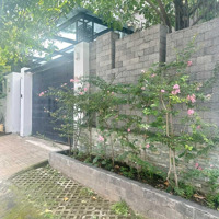 Cần Cho Thuê Căn Villa Sân Vườn 1 Trệt 2 Lầu 1 Áp Mái, Nhà Mới Sửa Sang Nâng Cấp Giá 100 Triệu/Th