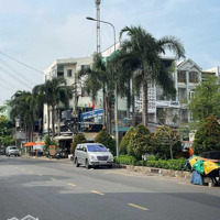 Nhà Phố Xây Dựng Năm 1973, Vị Trí Trung Tâm Tp Hcm / Townhouse Built In 1973, Centrally Located.