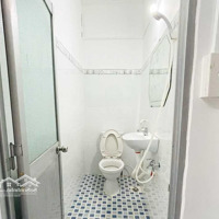 Phòng Rộng Trường Sơn Ngay Sân Bay Giá Chỉ 4 Triệu 500 Có Wc Và Ban Công Riêng