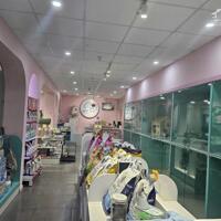 SANG PET SHOP ĐANG HOẠT ĐỘNG TỐT, LƯỢNG KHÁCH ỔN ĐỊNH, KHU TRUNG TÂM KINH DOANH SẦM UẤT QUẬN 6 , HCM