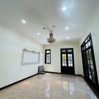 Cơ Hội Đầu Tư Hấp Dẫn - Biệt Thự Hải Châu 4,5 Tầng - Diện Tích 120M2 - 3 Mặt Tiền - Giá Chỉ 8 Tỷ .