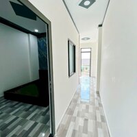 Dĩ An , Mặt Tiền Bùi Thị Cội , 82 m2 , 3 tầng , SHR hoàn công , Lh 0939208616