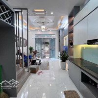 Hiếm !! Phố Bạch Mai 30M2 !! 5,68 Tỷ