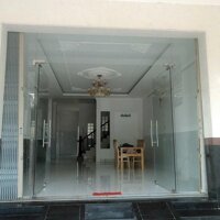 CHO THUÊ NHÀ 2 LẦU CÓ NỘI THẤT KDC 586 VỊ TRÍ ĐẸP VĂN PHÒNG CTY