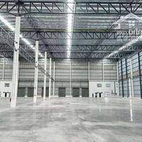 * Diện tích đất: 7000m2 trong đó: * Phù hợp anh chị làm sản xuất các ngành nghề sản xuất theo tiêu chuẩn của KCN, hoặc kho chứa hàng,...