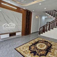 Hoa Hậu Xóm ( Diện Tích: 55M2*3T) Full Nội Thất, Nhà Có Sân Để Xe Riêng