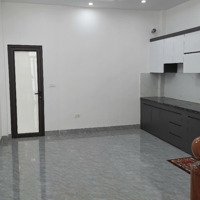 Hoa Hậu Xóm ( Diện Tích: 55M2*3T) Full Nội Thất, Nhà Có Sân Để Xe Riêng