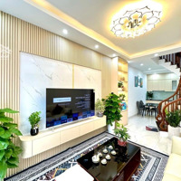 Hoa Hậu Đường Láng-Nhà Mới Xây Siêu Đẹp-Ôtô Tránh Nhau Trước Cửa-Phân Lô Vip-Nội Thất Xịn Xò- Diện Tích: 35M