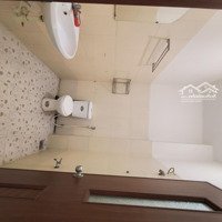 Xe Tải Đậu Trước Nhà - 1 Trệt 2 Lầu - Có Sân Thượng Trước & Sau - 2Pn-2Wc