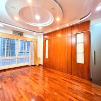 Ô tô tránh trước nhà - Siêu phẩm 5 tầng 65m2 Nguyễn Khang