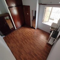 Chính Chủ - Phòng 20M2 (Sơn Mới) Có Tủ Áo, Cửa Sổ, Bếp & Toilet Riêng Biệt, Khu Lê Văn Sỹ, Q3