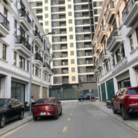 Cần Bán Shophouse Sông Hồng 5 Tầng Khe Thoáng Khu 31Ha, Đường 15M Thị Trấn Trâu Quỳ, Gia Lâm.