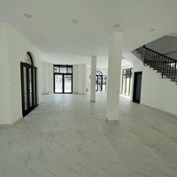 Cho Thuê Biệt Thự Góc 278M2 Ngay Trường Học Tại Vinhomes Quận 9. Chỉ 55 Triệu/Tháng.