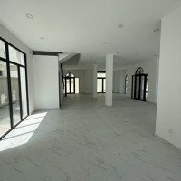 Cho Thuê Biệt Thự Góc 278M2 Ngay Trường Học Tại Vinhomes Quận 9. Chỉ 55 Triệu/Tháng.