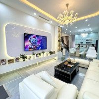 Nhà Gần Royal City, Quận Thanh Xuân, Trước Nhà Rộng Rãi - 40M X 5 Tầng , 6130 Tỷ