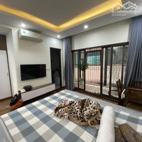 Bán Nhà Phố Hoàng Quốc Việt 60M2 Xây 7 Tầng Thang Máy Gara Ô Tô 7 Chỗ