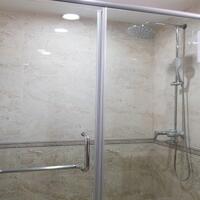 Cho thuê căn hộ dịch vụ tại Trúc Bạch, Ba Đình, 45m2, 1PN, ban công rộng, đầy đủ nội thất mới hiện đại