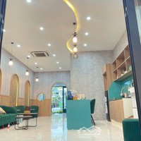 Cần Cho Thuê Tầng 1 Shophouse Oasis 60M2 Giá Rẻ 10 Triệu Đủ Đồ Như Ảnh Nhà Phố Oasis Ecopark