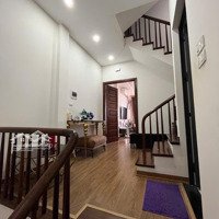 Hiếm - Nguyễn Khánh Toàn Nhà Đẹp Ô Tô Đỗ Cổng Gần Phố - Hai Thoáng 44M2 5 Tầng Gía Tốt