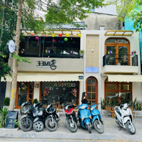 Cho Thuê Nhà Mặt Phố Trần Quốc Hoàn. Diện Tích: 180M, Mt: 12M. Giá: 85 Triệu.