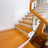 Bán Gấp Penthouse Cảnh Viên ,Phú Mỹ Hưng ,Quận 7 .Diện Tích266M 3Pn 2 Vệ Sinhgiá Bán 13.5 Tỷ