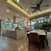 Bán Biệt Thự Siêu Đẹp Phố Hoàng Quốc Việt, 206M2, 5 Tầng, Gara 2 Ô Tô, Khu Vip Chỉ 40 Tỷ