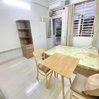 Studio Có Cửa Sổ Bancon Lớn Full Nội Thất Ngay Lý Chính Thắng, Giáp Ranh Quận 1