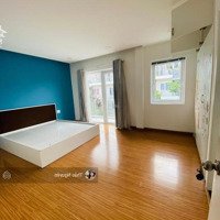 Chính Chủ Bán Gấp Nhà Phố 106M2 View Thoáng Mát Giá Bán 12.5 Tỷ Nội Thất Vali Vào Ở Gọi Ngay 0979940549